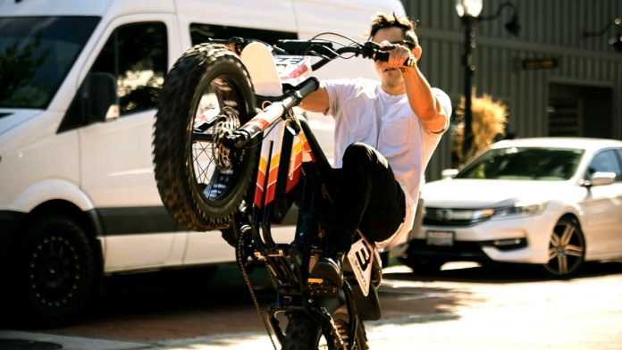 У США посилюють контроль за електровелосипедами: штрафи для батьків та конфіскація техніки