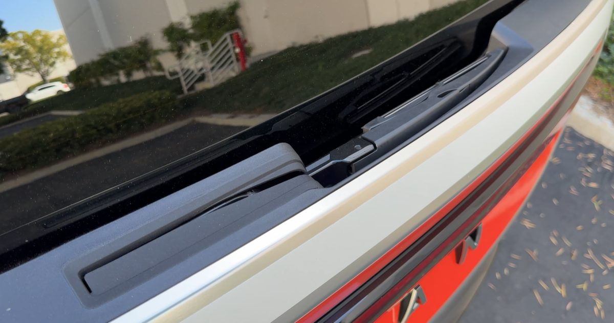 Rivian розпочне поставки R2 вже у червні: особливості дизайну та інноваційний двірник - фото 1