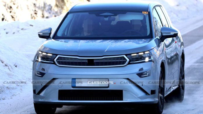 Електричний флагман Skoda Peaq: шпигунські фото та нові подробиці