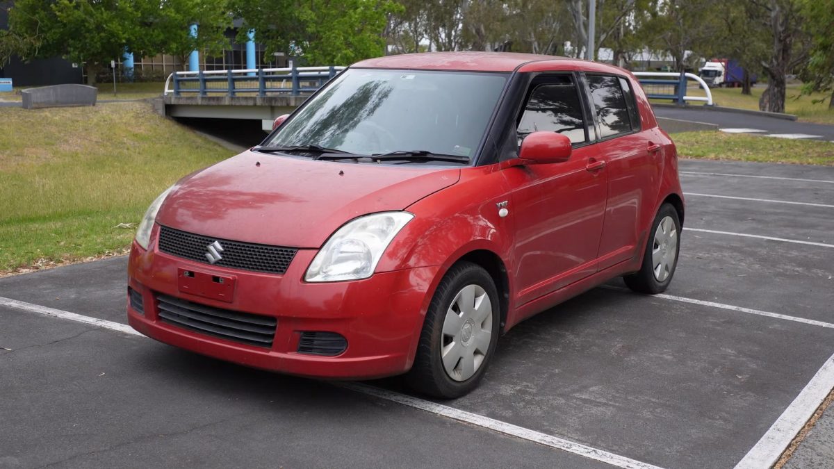 Ентузіаст перетворив старий Suzuki Swift на «дитячу машинку» для дорослих з вогнеметом - фото 2