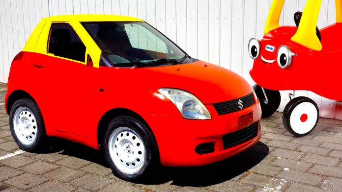 Ентузіаст перетворив старий Suzuki Swift на «дитячу машинку» для дорослих з вогнеметом