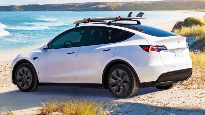 На Tesla подали до суду: водій згорів живцем у Model Y через заблоковані двері