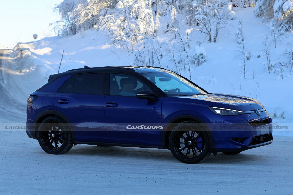 Новий "заряджений" Volkswagen T-Roc R 2025 помітили майже без камуфляжу: перші деталі - фото 6