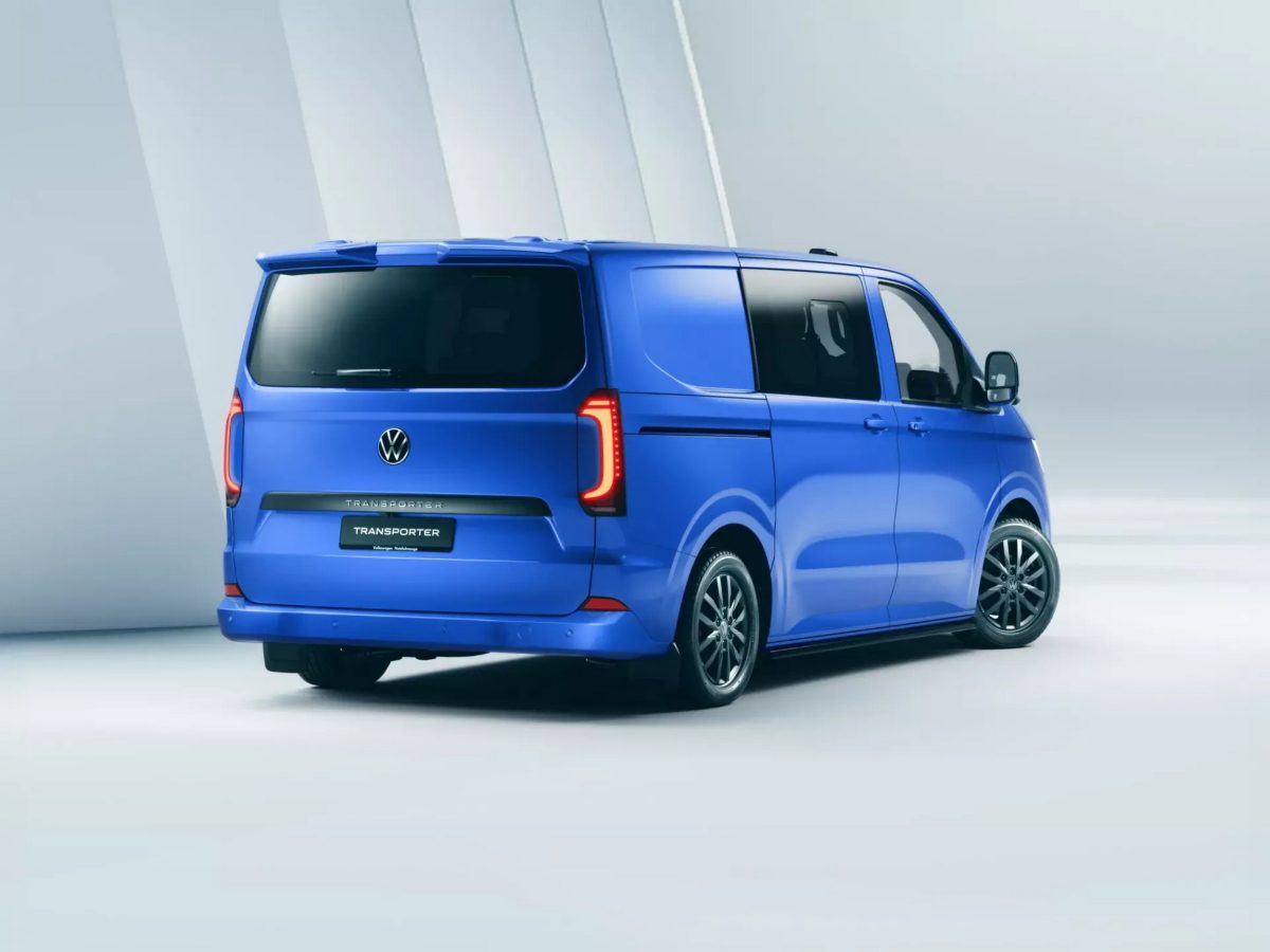 Volkswagen представив новий Transporter Sportline: агресивний дизайн та занижена підвіска - фото 7