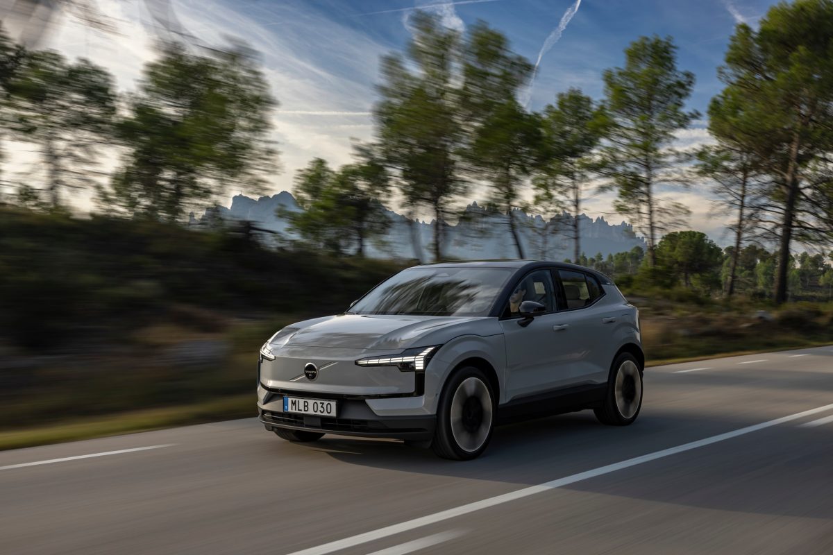 Volvo відкликає понад 40 тисяч електромобілів EX30 через загрозу пожежі - фото 3