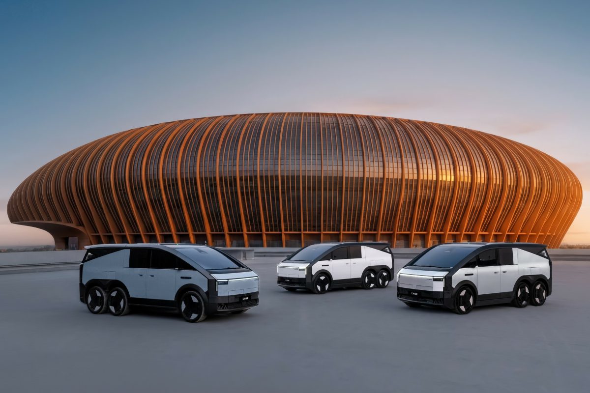 Китайський Xpeng запускає у продаж шестиколісний мінівен з літаючим авто на борту - фото 3