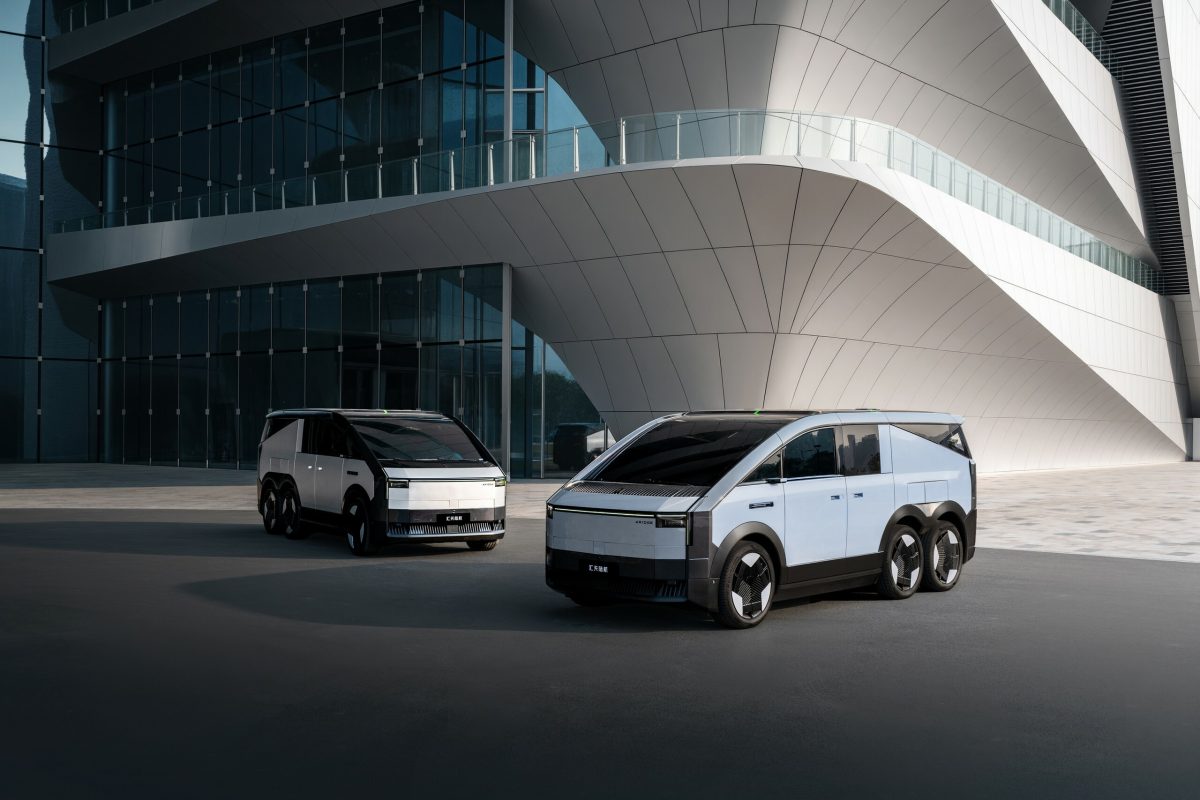 Китайський Xpeng запускає у продаж шестиколісний мінівен з літаючим авто на борту - фото 4