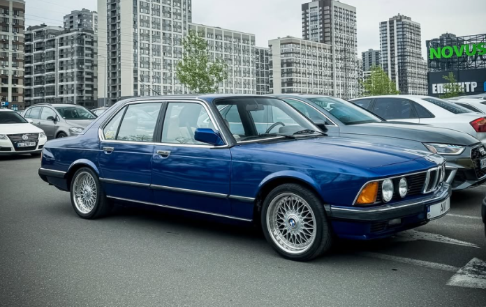 Легендарну акулу BMW з 80-х помітили у Києві