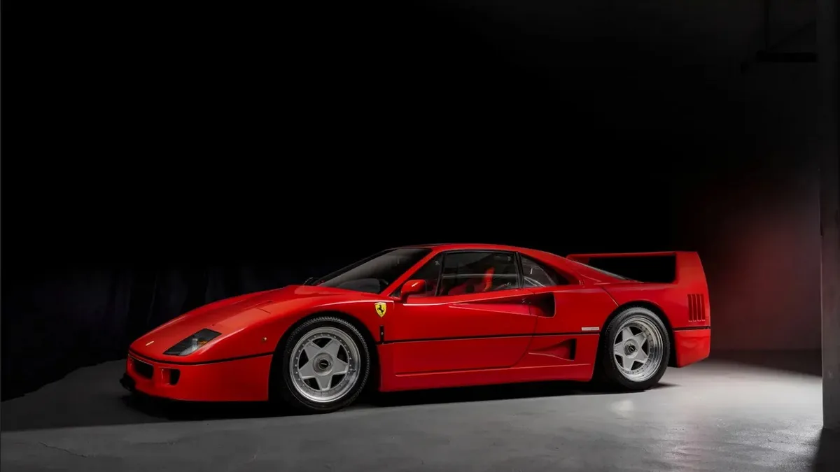 Забутий скарб: Ferrari F40 35 років чекав у гаражі