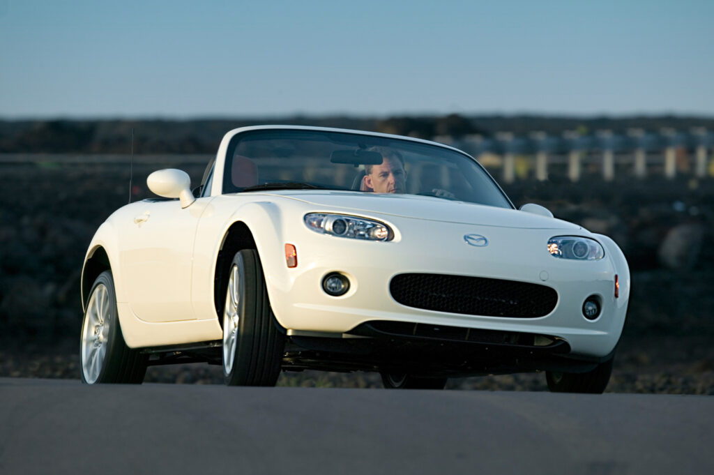 Інженери Mazda таємно створили MX-5 з двигуном V6: чому проєкт так і не побачив світ - фото 5