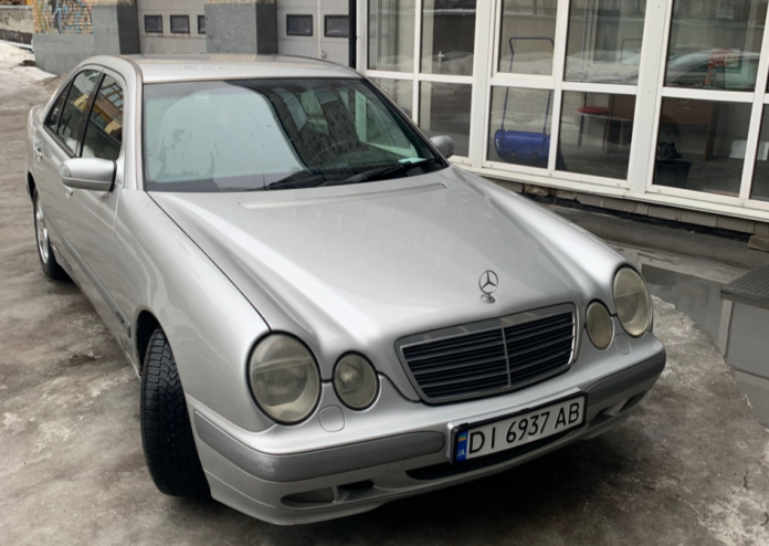 Капсула часу: Mercedes W210 з пробігом 27 тис. км Капсула часу: Mercedes W210 з пробігом 27 тис. км