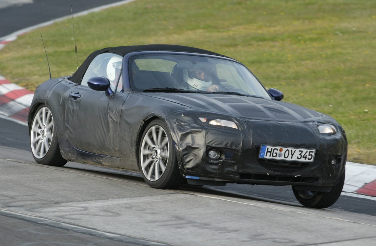 Інженери Mazda таємно створили MX-5 з двигуном V6: чому проєкт так і не побачив світ - фото 4