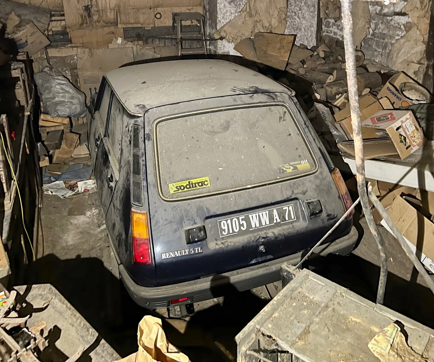 Renault 5 без пробігу: 40 років чекав у гаражі