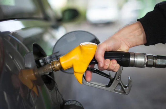 Неочікуваний поворот: українці масово купують бензинові авто