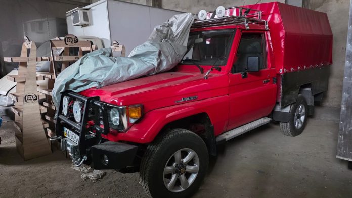 У Києві продають вічний Land Cruiser 70 з 90-х