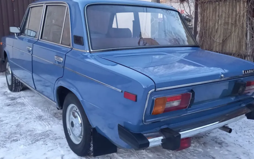"Капсула часу": у Києві продають ВАЗ-2106 за $7000
