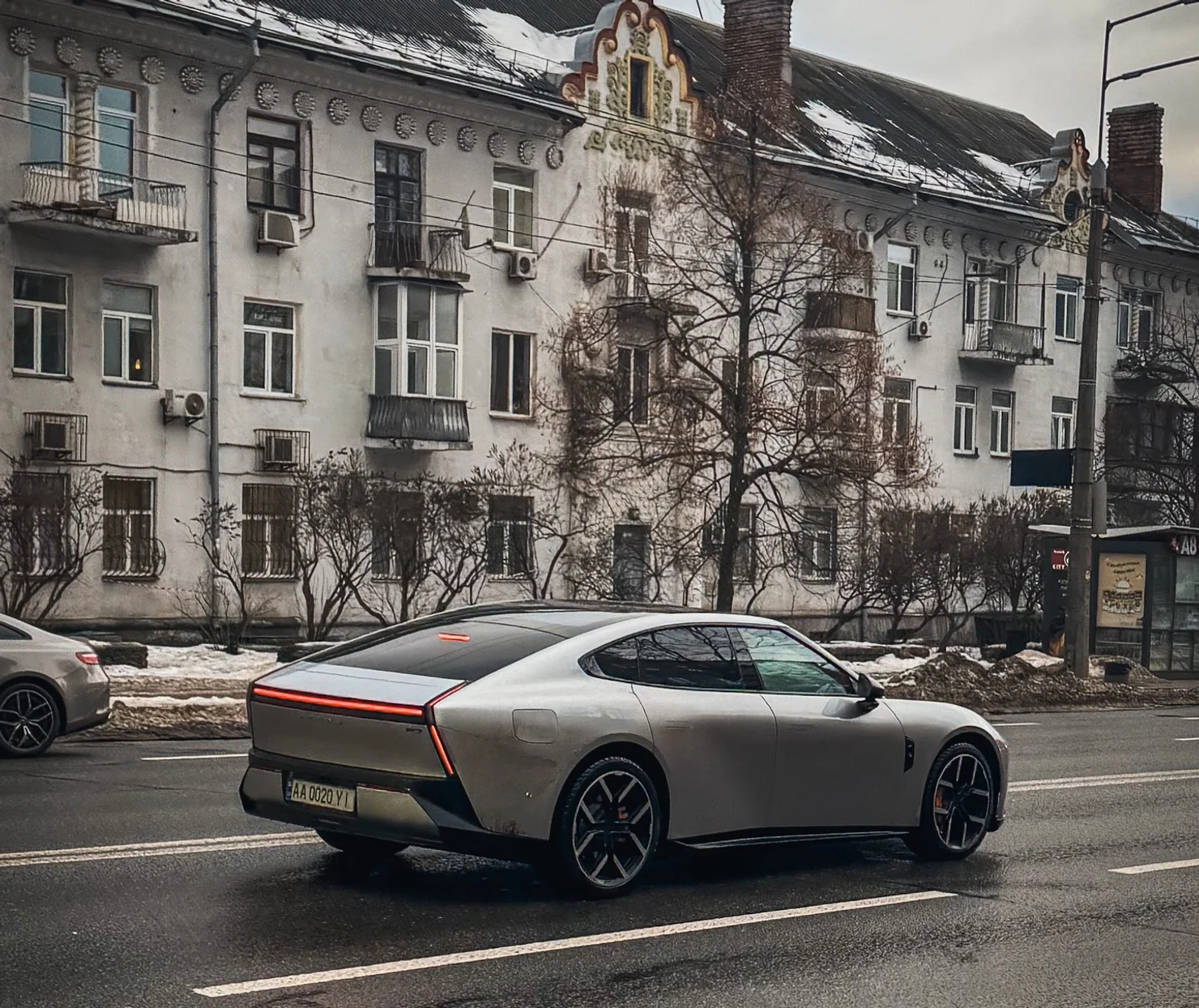 У Києві помітили китайський електрокар з дверима як у Lambo