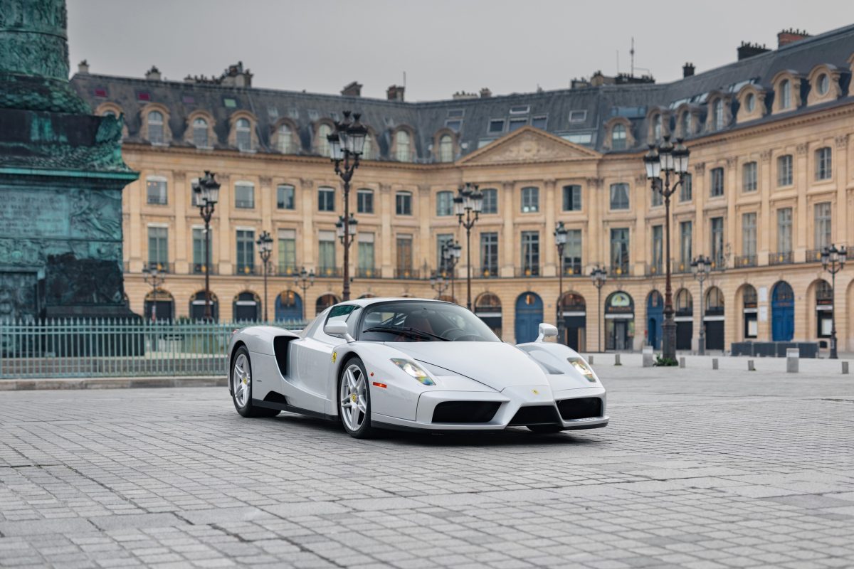 Рідкісний сріблястий Ferrari Enzo оцінили у 6 мільйонів доларів: чим унікальний цей суперкар - фото 1