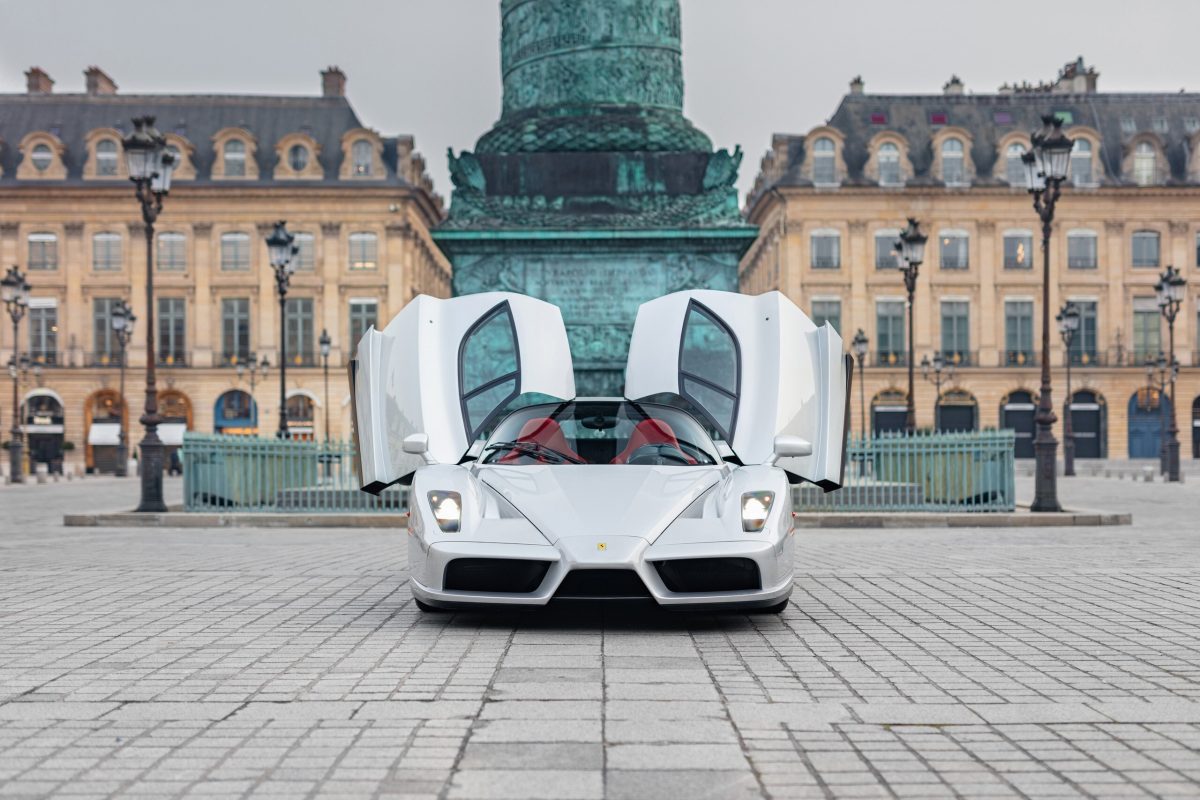 Рідкісний сріблястий Ferrari Enzo оцінили у 6 мільйонів доларів: чим унікальний цей суперкар - фото 8