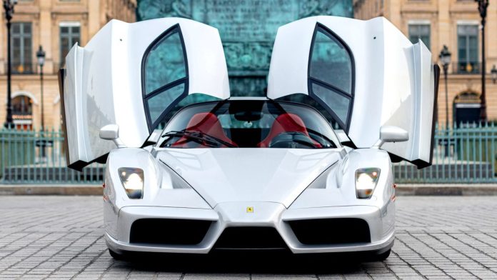 Рідкісний сріблястий Ferrari Enzo оцінили у 6 мільйонів доларів: чим унікальний цей суперкар