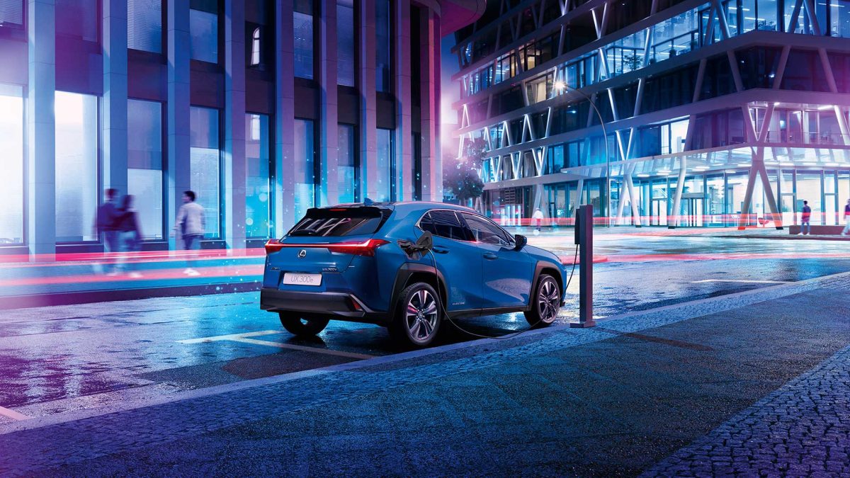Lexus тихо прощається зі своїм першим електромобілем UX 300e - фото 8