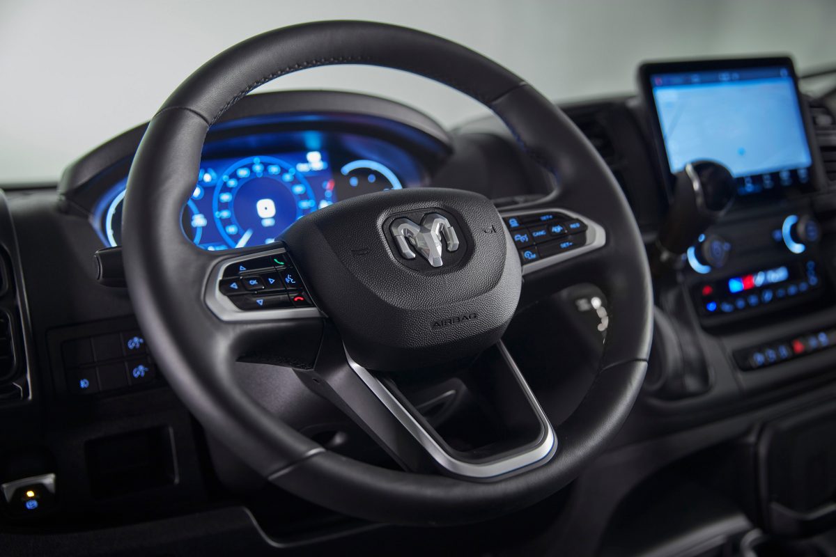 Майже 140 000 автомобілів Ram під загрозою: регулятори розслідують відмову кермового управління - фото 1