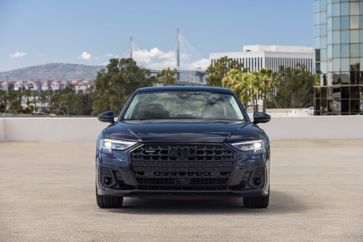 Audi припинила прийом замовлень на флагманський седан A8 у Німеччині: чи це кінець епохи? - фото 3