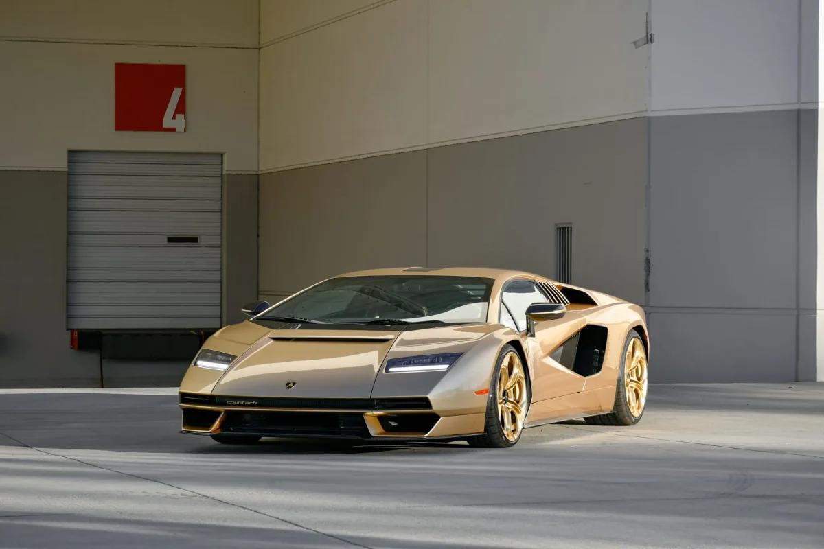 Інвестиційний провал: сучасний Lamborghini Countach стрімко втрачає в ціні - фото 1