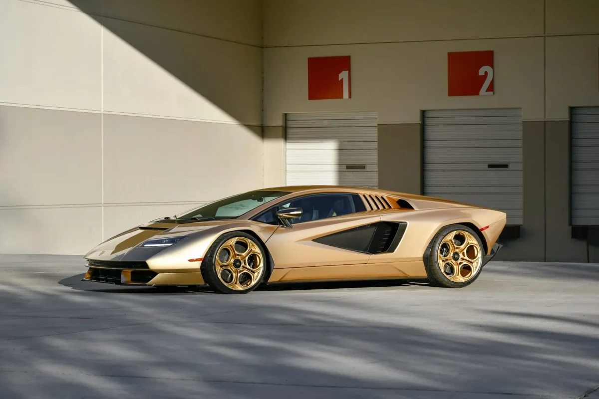 Інвестиційний провал: сучасний Lamborghini Countach стрімко втрачає в ціні - фото 2