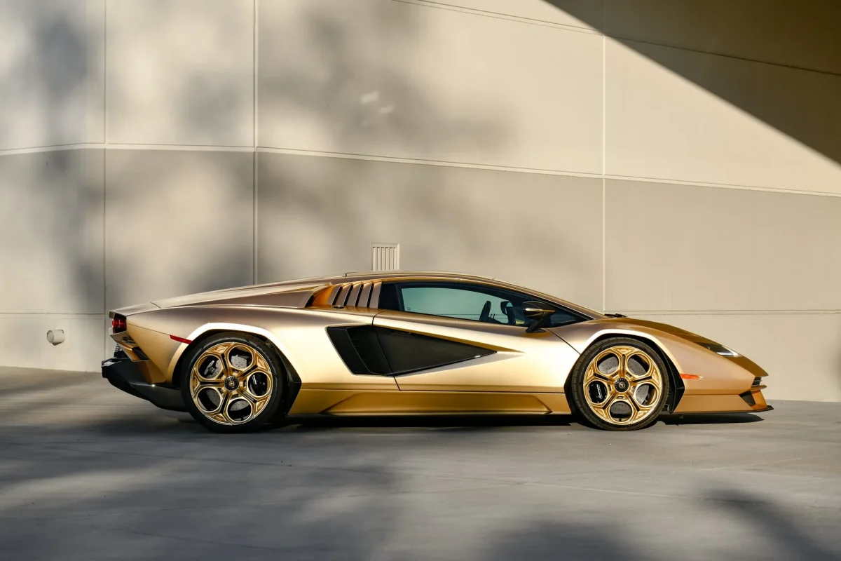 Інвестиційний провал: сучасний Lamborghini Countach стрімко втрачає в ціні - фото 4