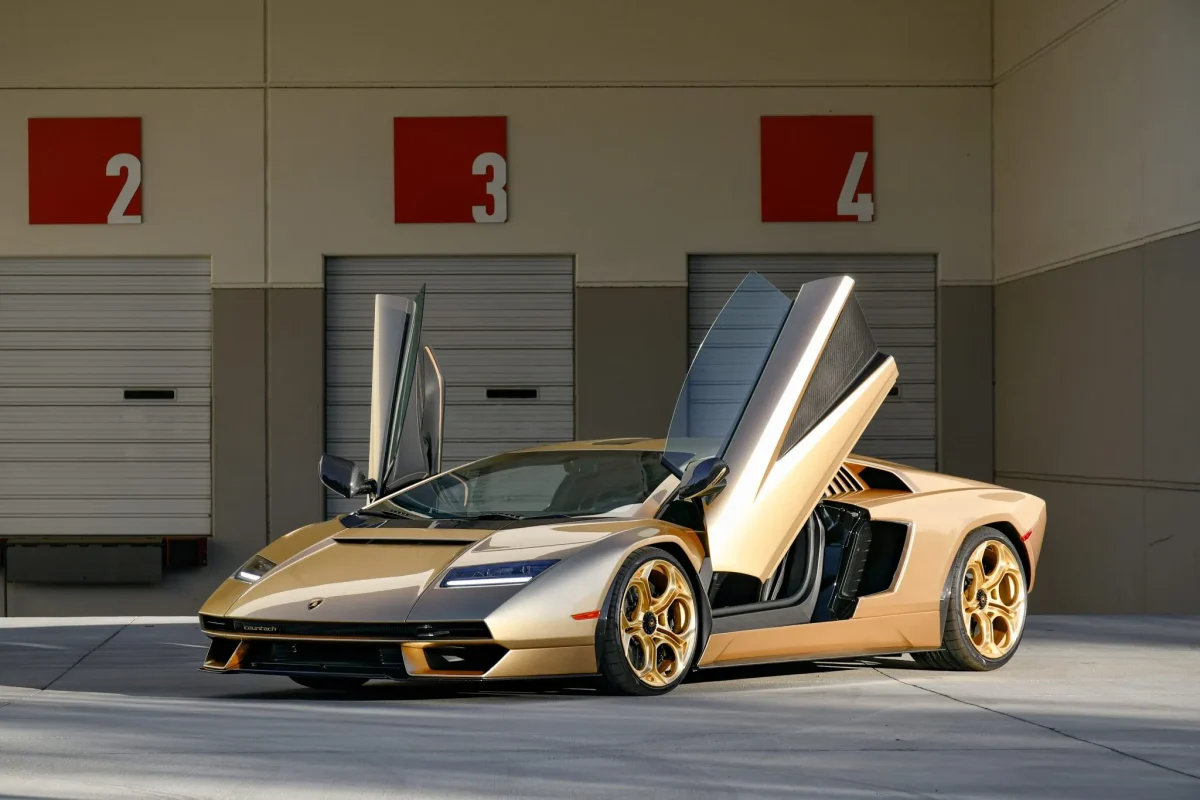 Інвестиційний провал: сучасний Lamborghini Countach стрімко втрачає в ціні - фото 5