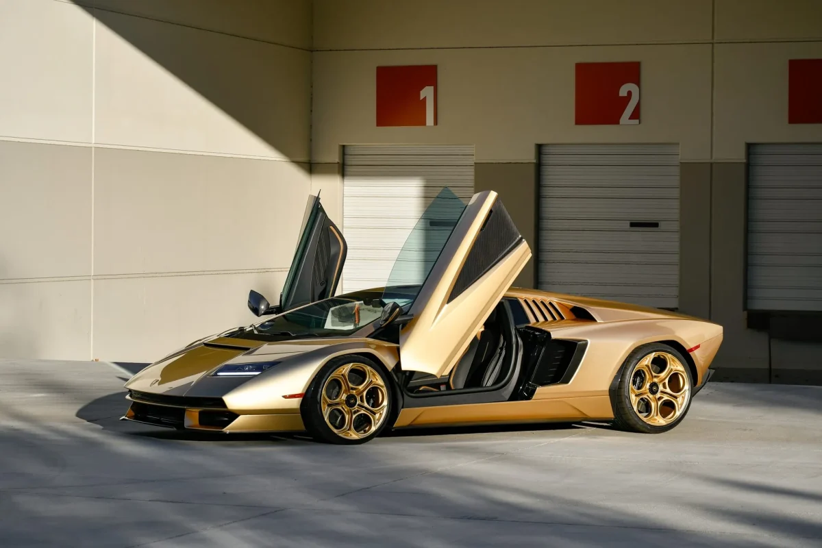 Інвестиційний провал: сучасний Lamborghini Countach стрімко втрачає в ціні - фото 6