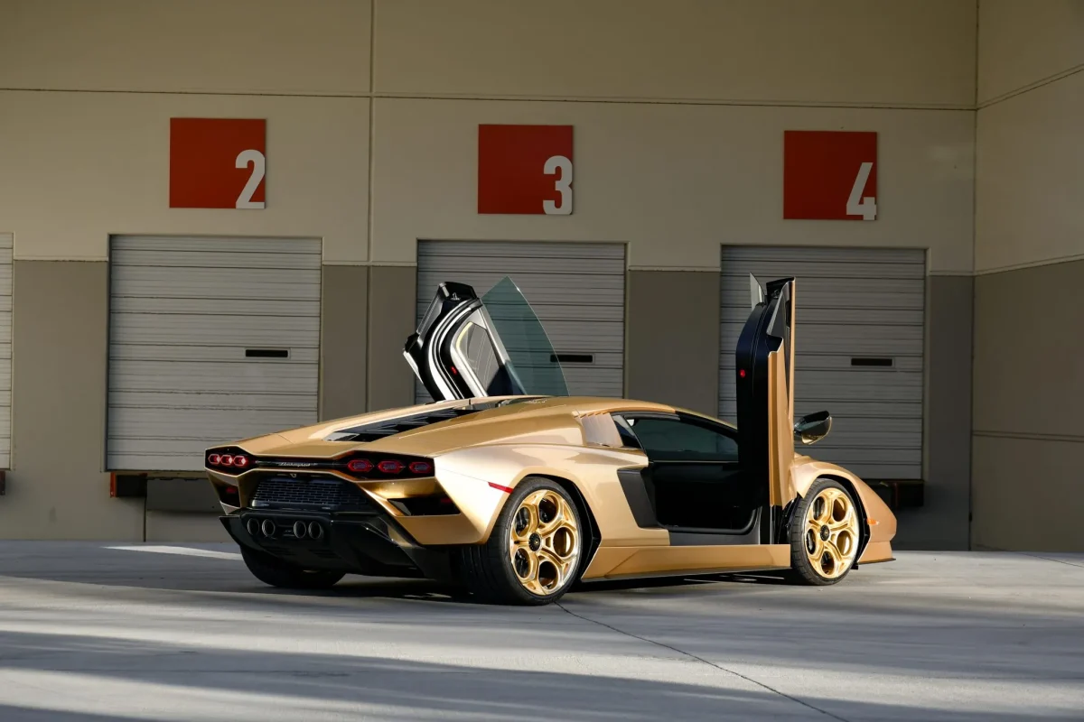 Інвестиційний провал: сучасний Lamborghini Countach стрімко втрачає в ціні - фото 7