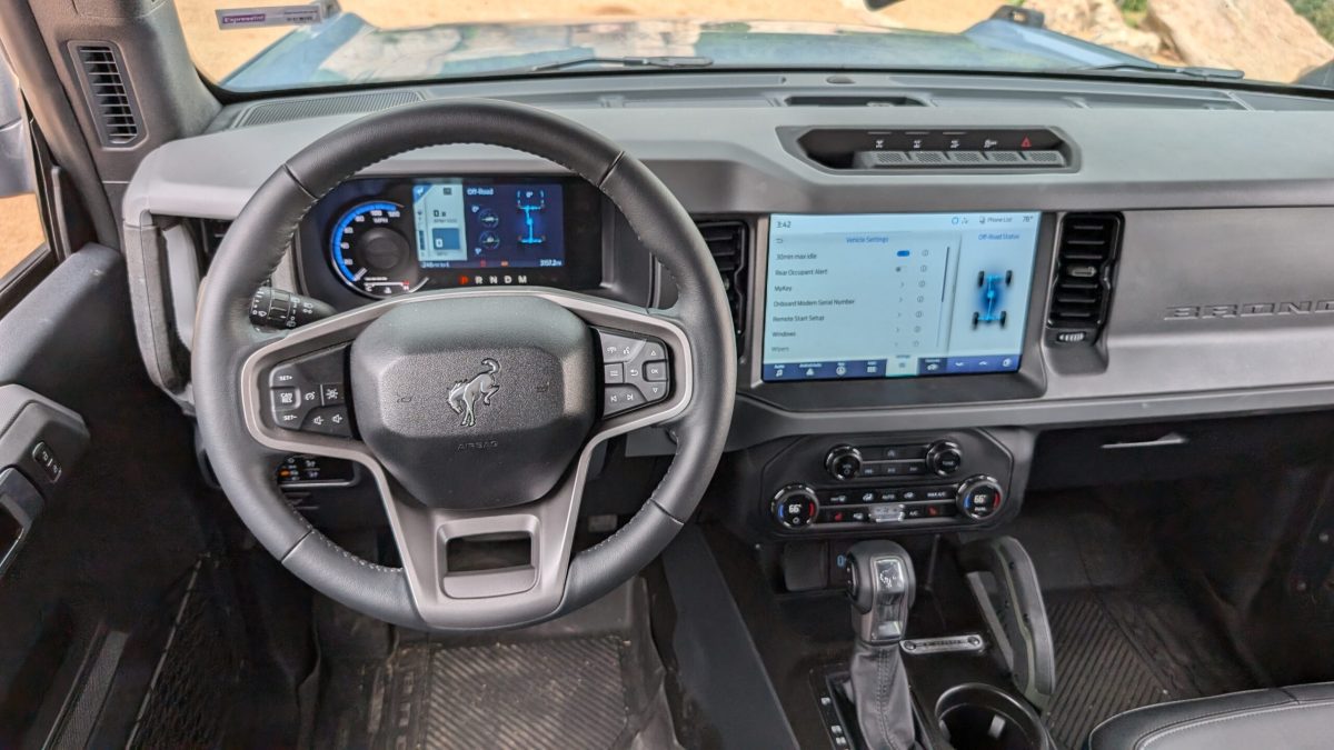 Ford відкликає 1,74 мільйона авто: камери заднього виду працюють догори дриґом або вимикаються - фото 1