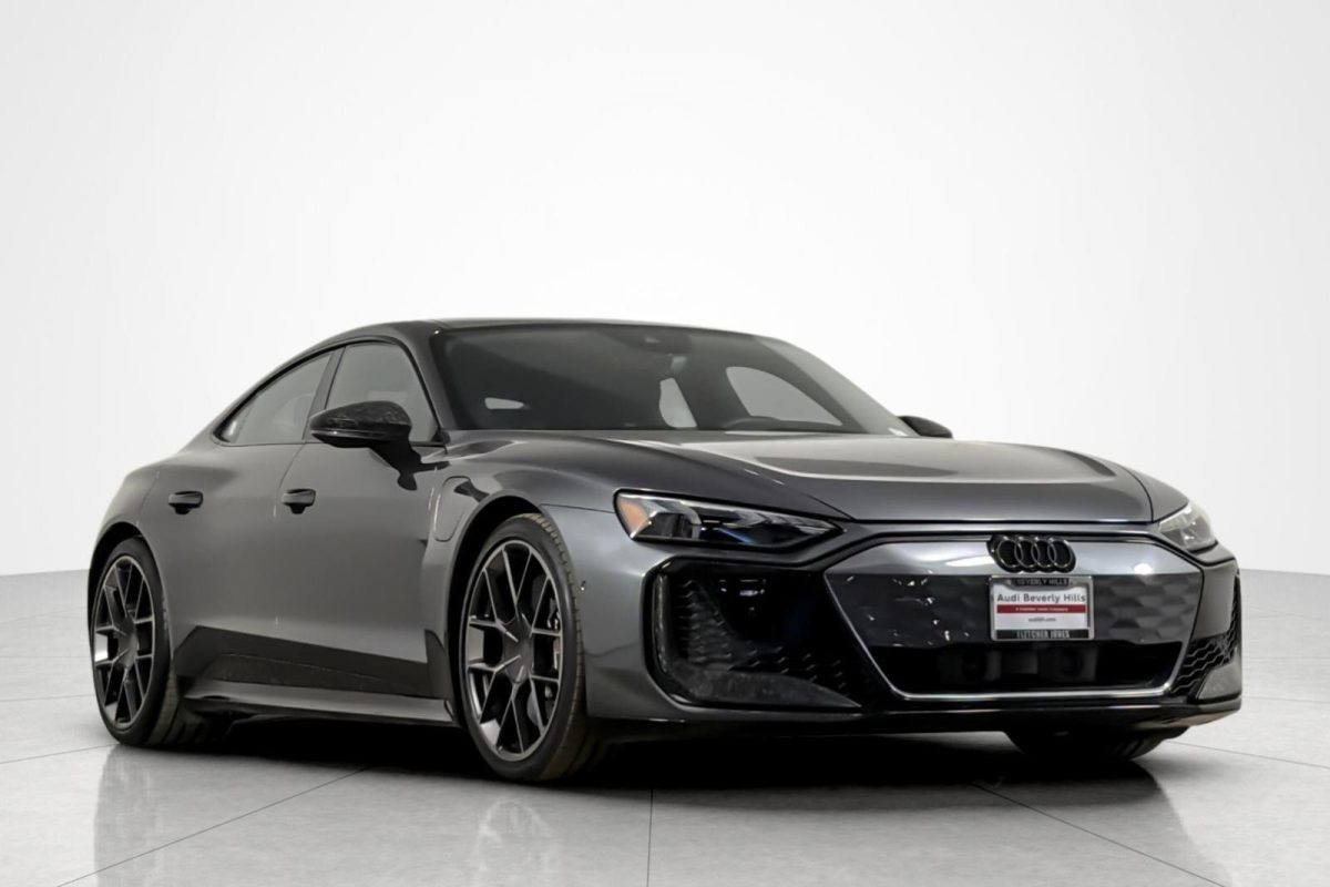 Гіперкар зі знижкою: новий 912-сильний Audi RS e-tron GT втрачає понад $50 000 одразу після випуску - фото 7