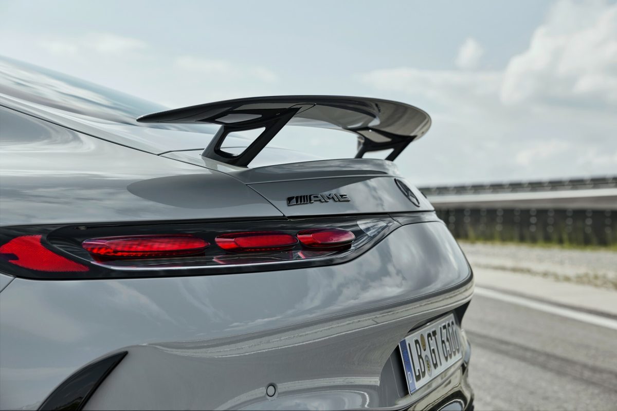 У Mercedes впевнені: покупці нового AMG GT 63 Pro не розглядають Porsche 911 - фото 7
