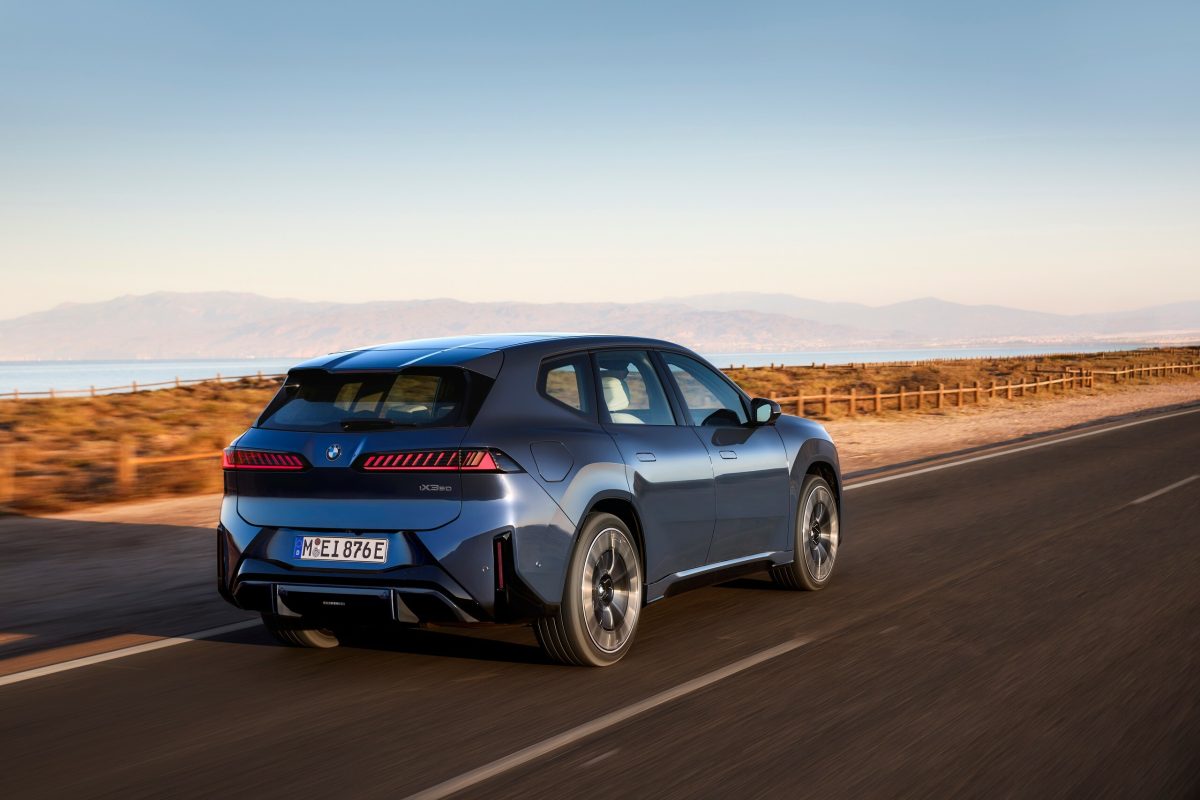 Розкрито ціни на новий BMW iX3: потужніший, далекобійніший та дешевший за конкурентів - фото 6