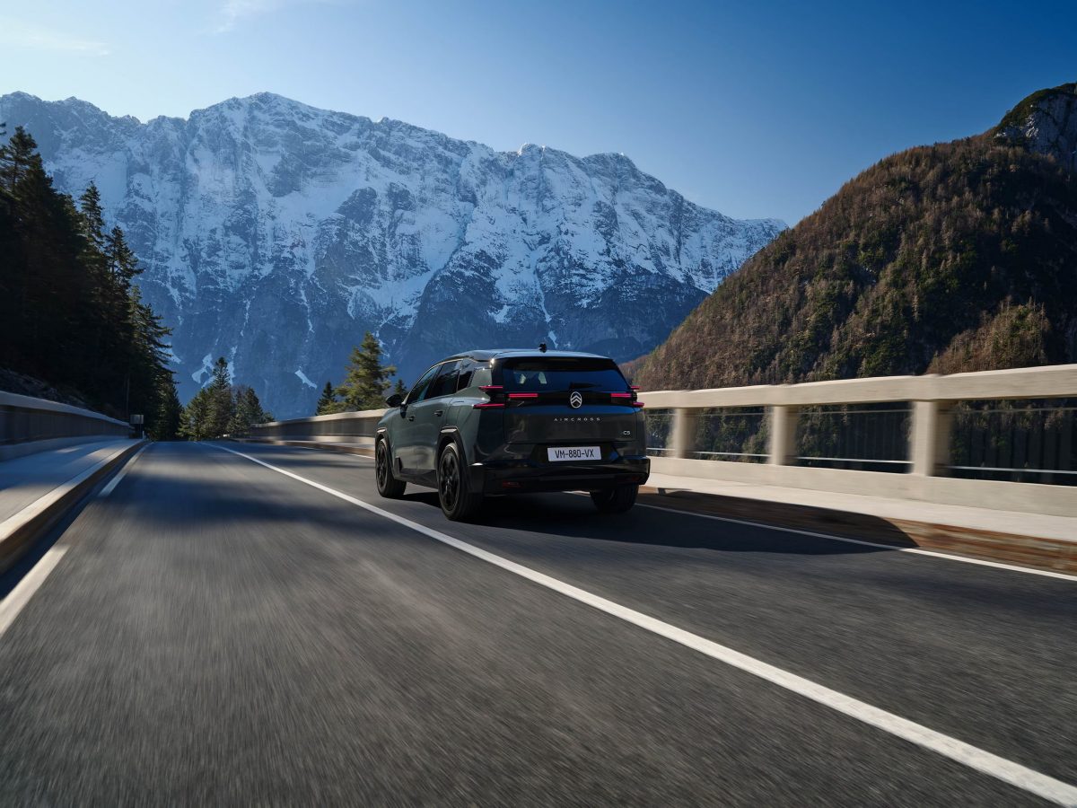 Фокус із цифрами: Stellantis "додав" 30 сил гібридному Citroen C5 Aircross без жодних допрацювань - фото 6