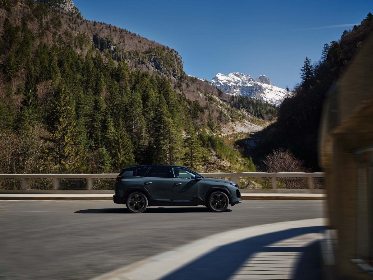 Фокус із цифрами: Stellantis "додав" 30 сил гібридному Citroen C5 Aircross без жодних допрацювань - фото 7