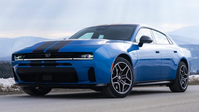 Новий Dodge Charger R/T прощається з V8, але стає значно швидшим