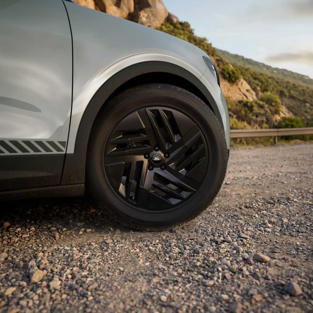 Оновлений Ford Explorer EV: більший запас ходу, розумні асистенти та нова спецверсія - фото 8