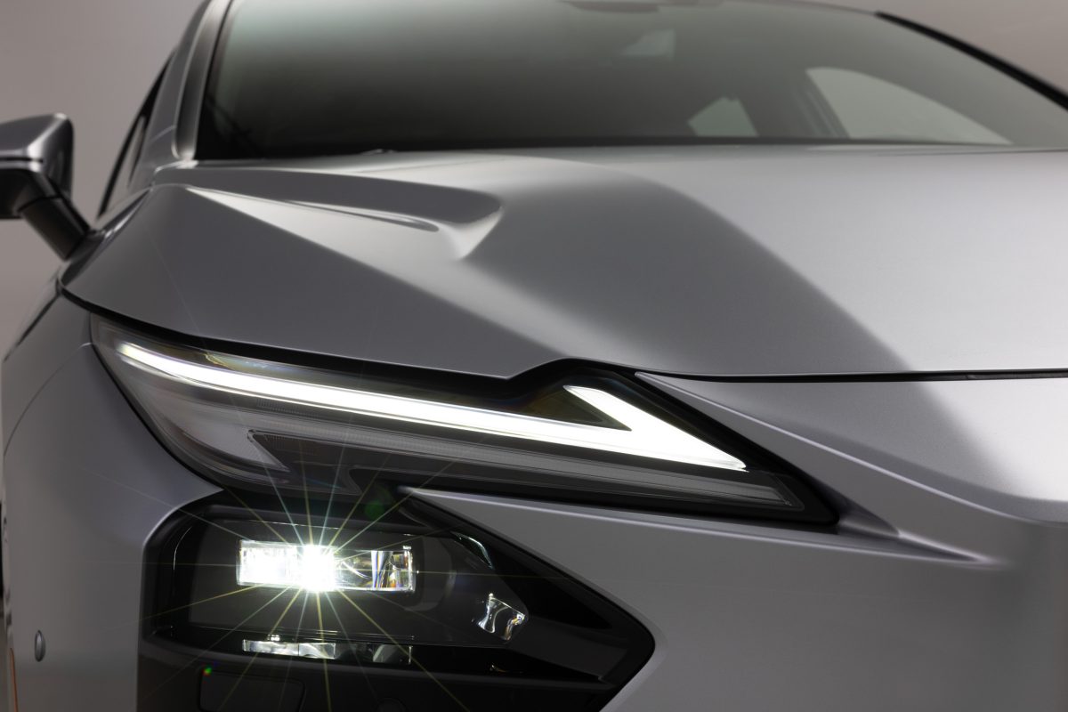 Новий Lexus ES стає електричним: ціни стартують з позначки нижче $50 000 - фото 6