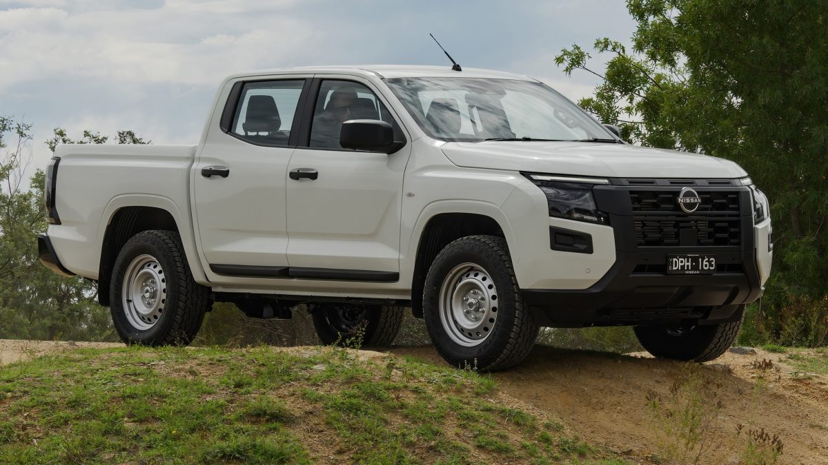 Дивна логістика: чому Nissan утилізує нові амортизатори пікапів Navara перед продажем - фото 2