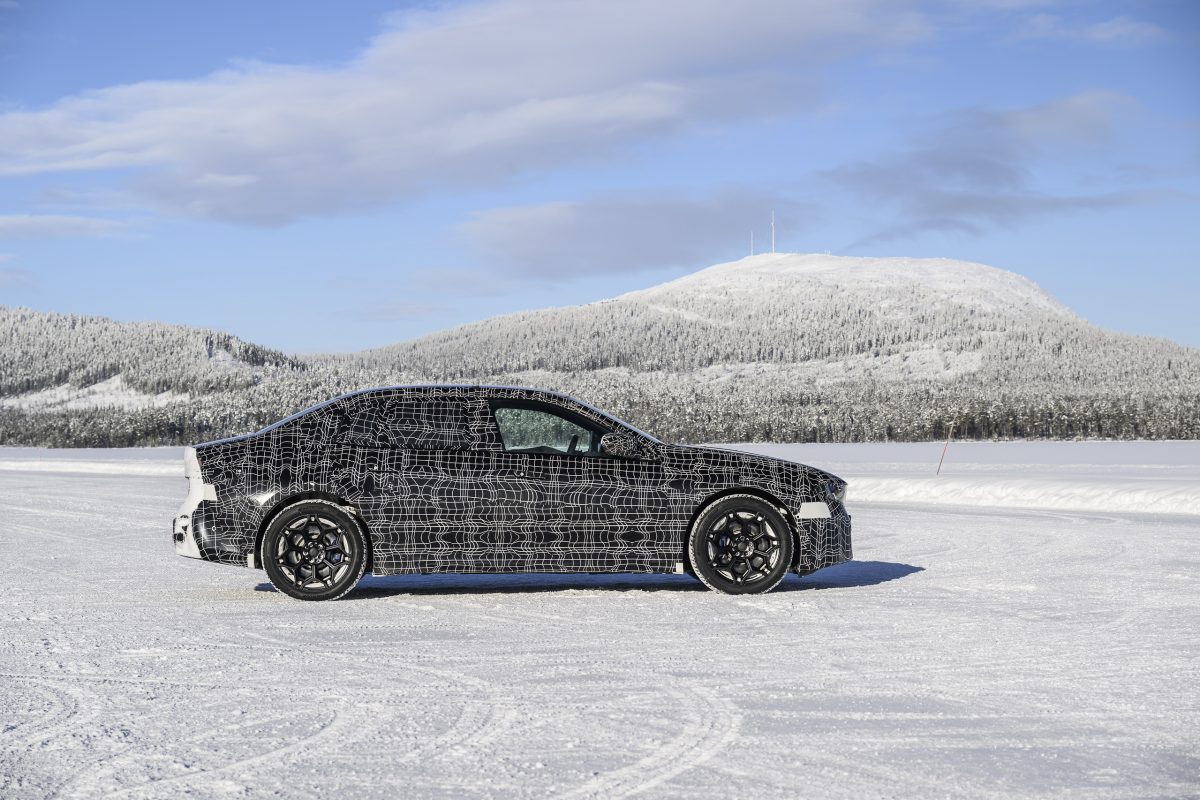 Витік фото нового BMW i3: дизайн електричної «трійки» розсекретили за два дні до прем'єри - фото 6