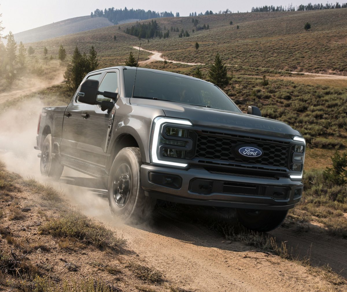 Ford оновив лінійку Super Duty 2027 року: нові позашляхові пакети Tremor та розкіш для комерційних шасі - фото 3
