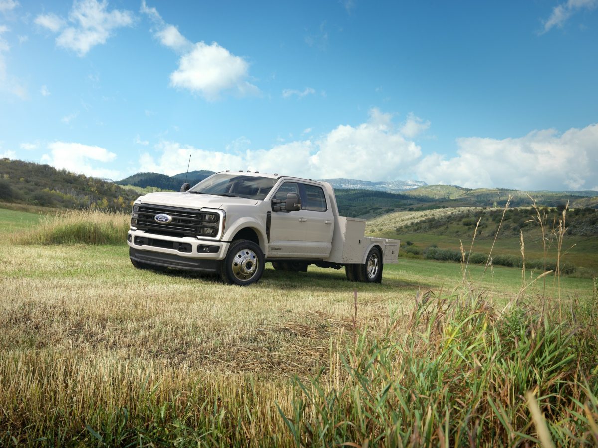 Ford оновив лінійку Super Duty 2027 року: нові позашляхові пакети Tremor та розкіш для комерційних шасі - фото 1