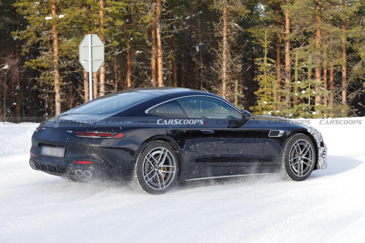 Mercedes-AMG готує оновлення для GT 4-Door: перші шпигунські фото та подробиці - фото 8
