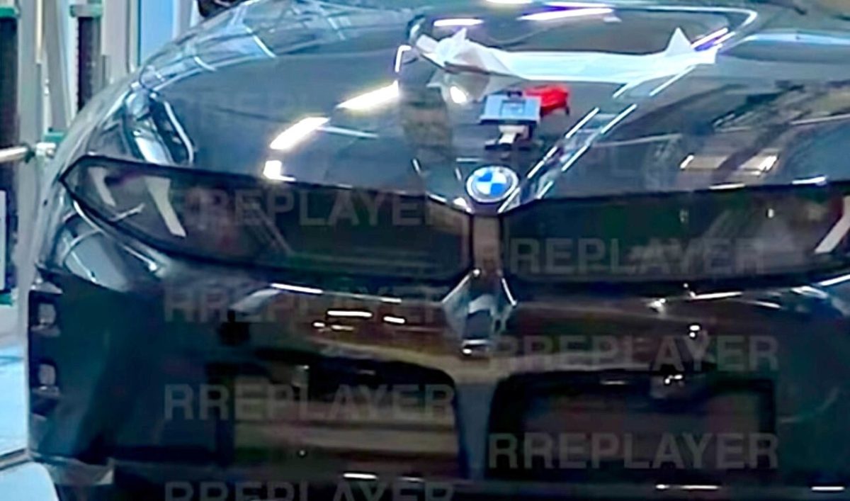 У мережу злили перші фото потенційного електричного BMW i3M: що відомо про майбутній спорткар - фото 1