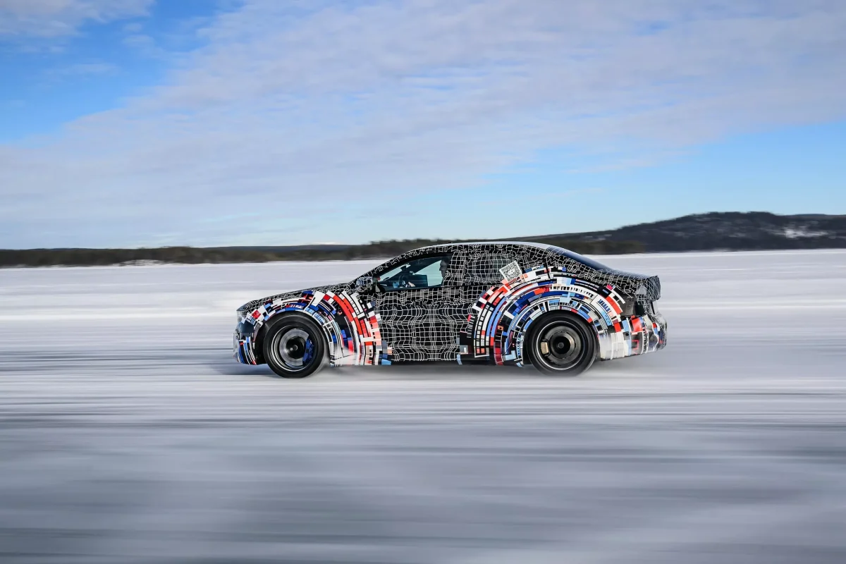 У мережу злили перші фото потенційного електричного BMW i3M: що відомо про майбутній спорткар - фото 4