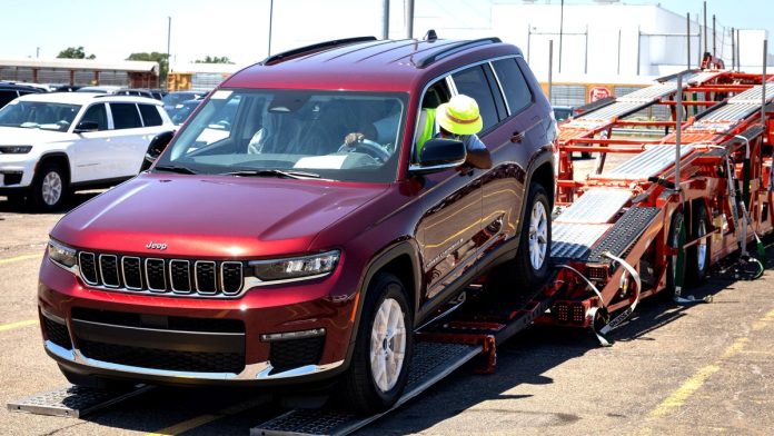 Stellantis звинувачує американського дилера у шахрайській схемі на понад 12 мільйонів доларів